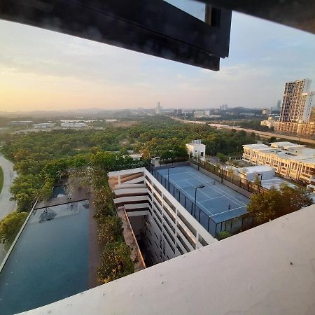 Апартаменты Mycozysoho With Excellent Swimming Pool View Сайберджая Экстерьер фото