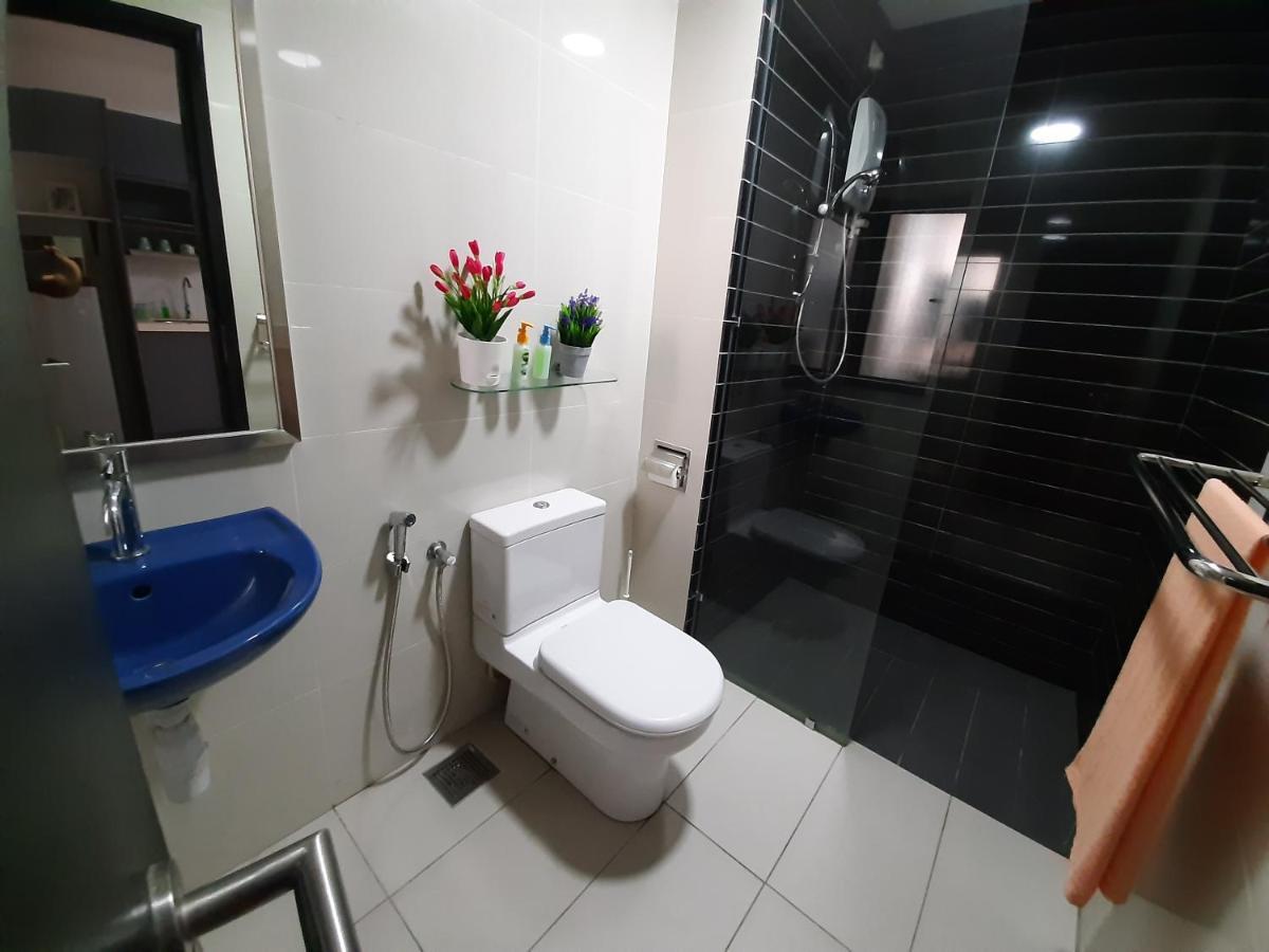 Апартаменты Mycozysoho With Excellent Swimming Pool View Сайберджая Экстерьер фото